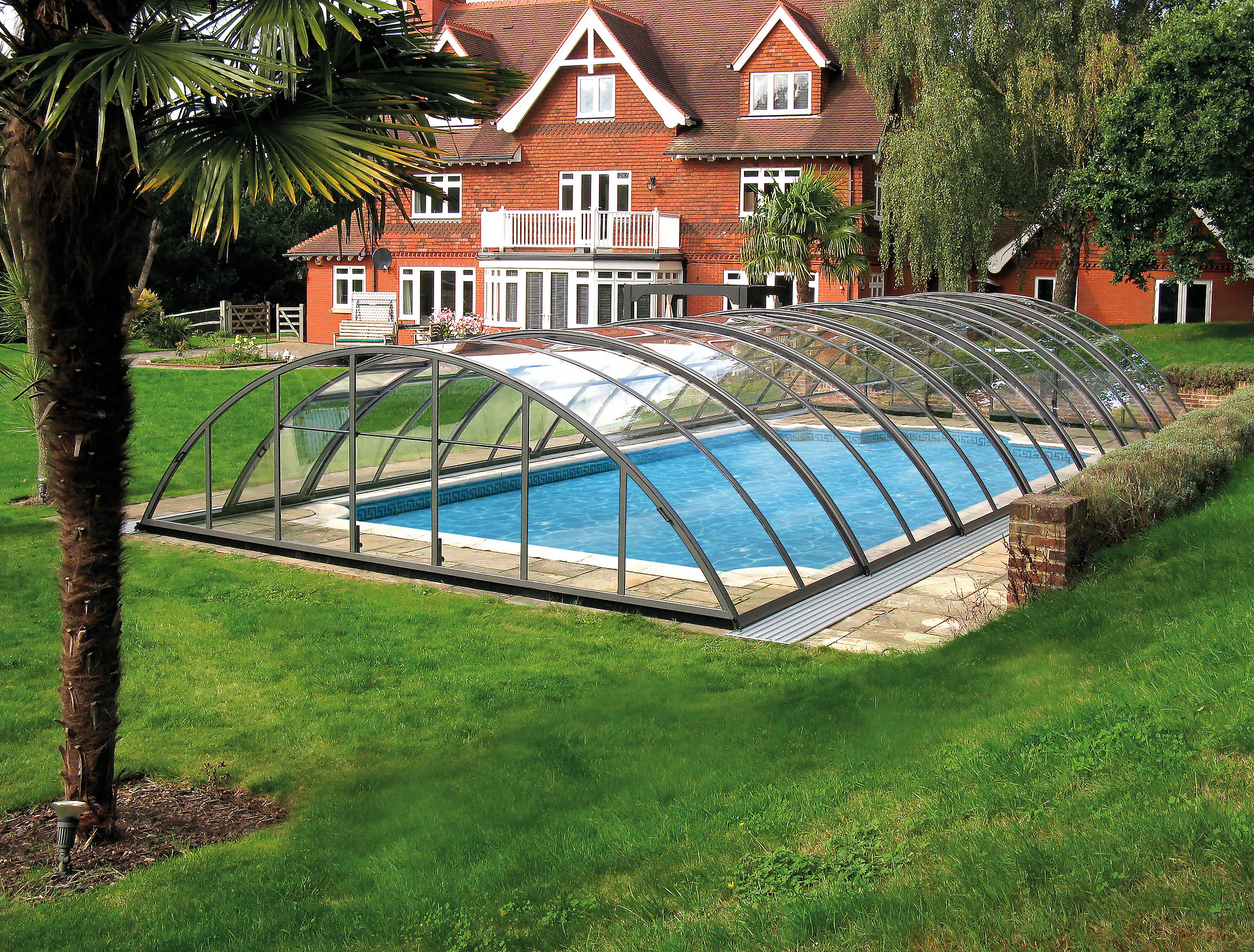 Pool enclosure Universe with compact polycarbonate